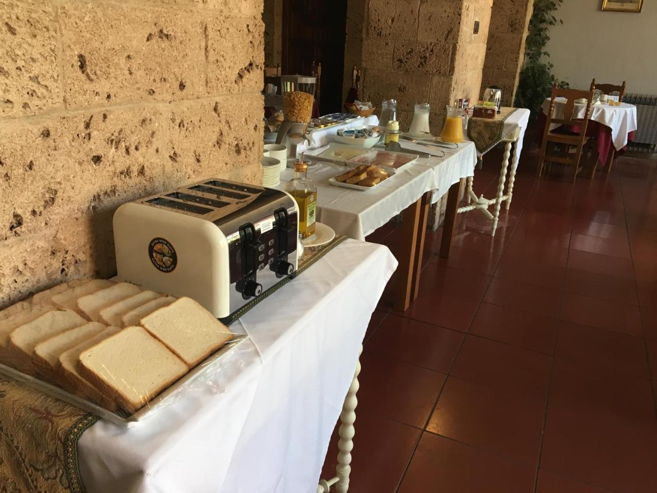 Monasterio De Santa Maria De Valvanera Anguiano Extérieur photo